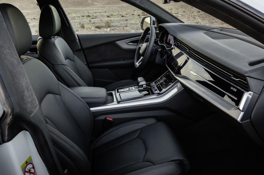 Интерьер Audi Q8 55 TFSI Quattro 2018 года  (WW) (фото 22 из 42)